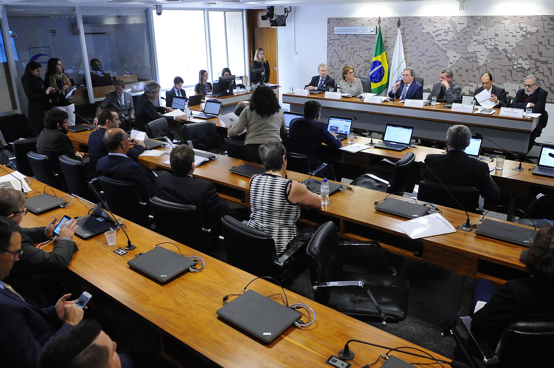 Comissão de Ciência, Tecnologia, Inovação, Comunicação e Informática (CCT) realiza audiência interativa sobre a situação da ciência brasileira e o recente corte orçamentário de 44%. Entre os convidados estão representantes do Ministério da Ciência, Tecnologia, Inovações e Comunicações (MCTIC) e da Sociedade Brasileira para o Progresso da Ciência (SBPC). Mesa: presidente da Academia Brasileira de Ciências (ABC), Luiz Davidovich; presidente da Sociedade Brasileira para o Progresso da Ciência (SBPC