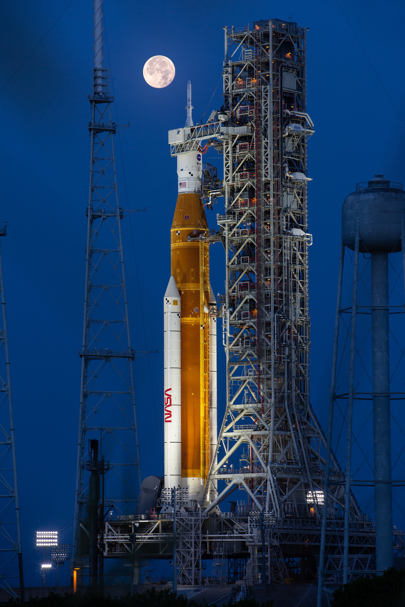 Imagem relacionada à notícia: La NASA invita a los medios al descargar de la misión lunar Artemis II
