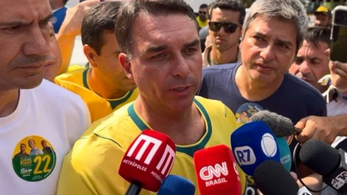 Flávio volta a MG competitivo contra Lula, mas vê Roscoe longe de Cleitinho