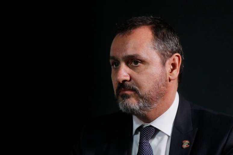 Decisão de Mendonça contra diretor da PF leva crise para além do STF, avaliam especialistas
