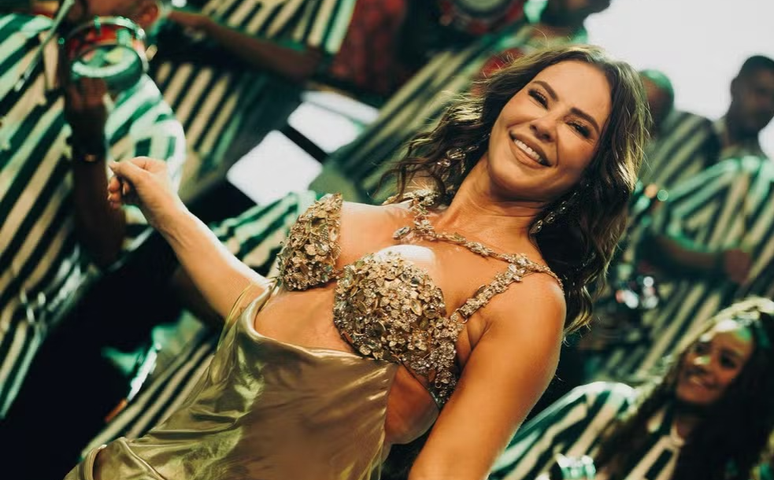 Paolla Oliveira curte nova fase como rainha de bateria da Imperatriz Leopoldinense e comenta sobre coroação na nova escola