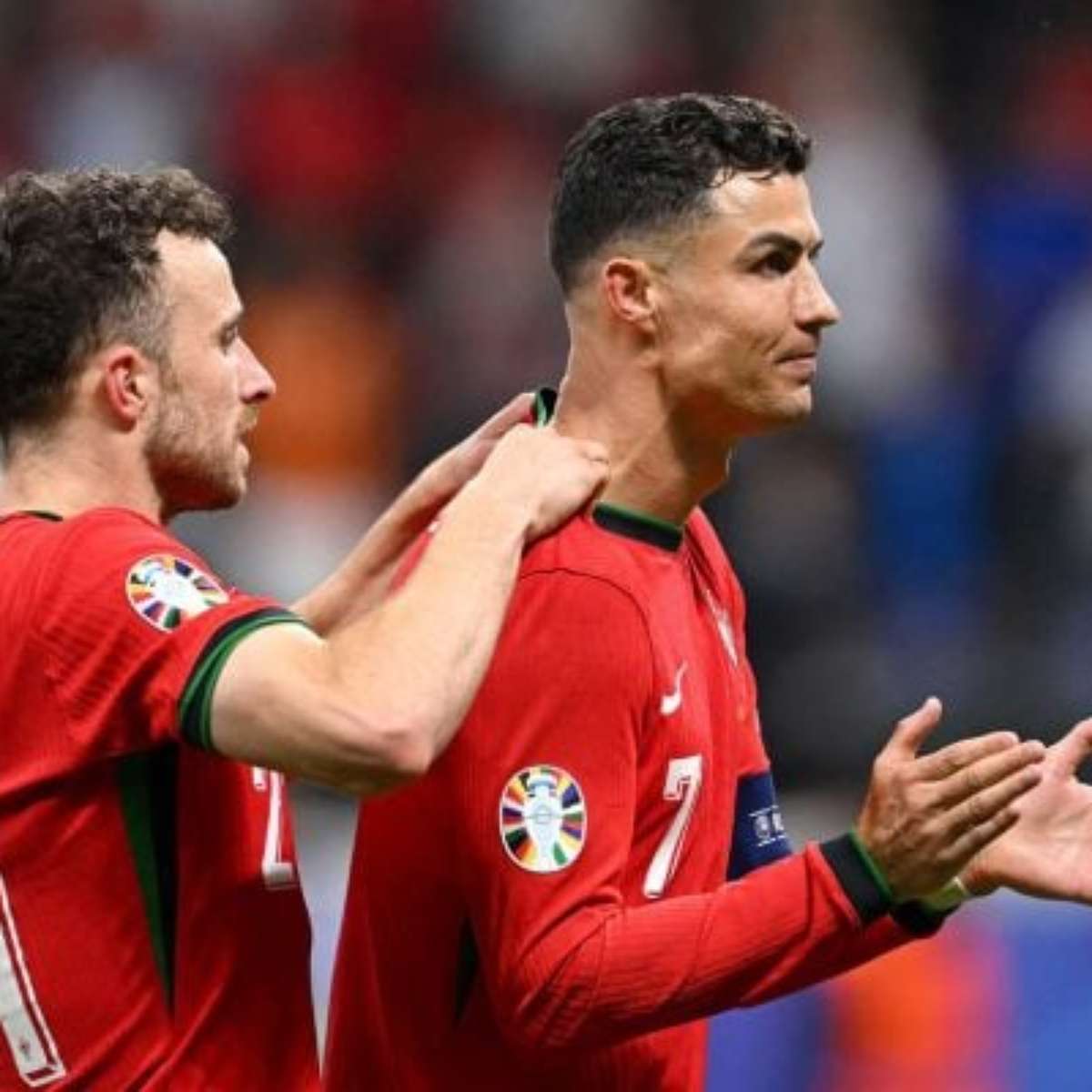 Cristiano Ronaldo pede banimento de torcedores por gritos sobre Diogo Jota