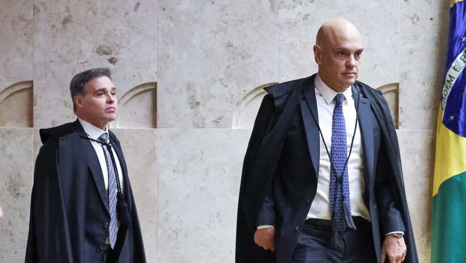 André Mendonça e Alexandre de Moraes ingressam no plenário do STF.