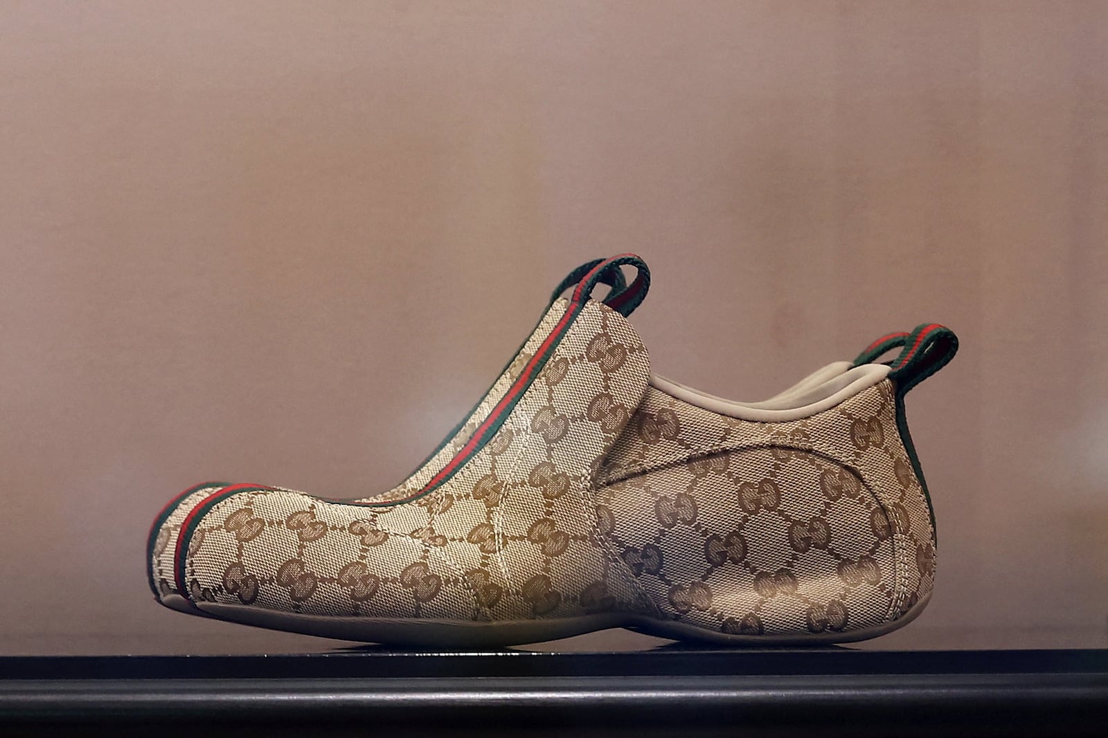 Gucci Drip, primeiro tênis desenvolvido pelo estilista Demna para a marca