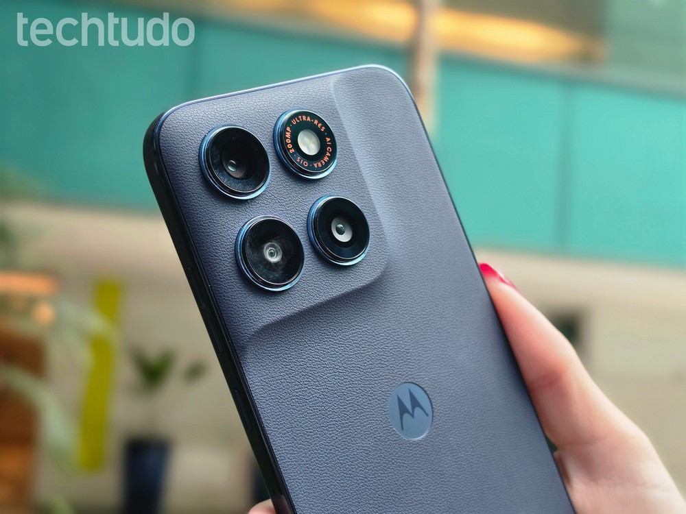 Conjunto de câmeras do Moto G Max é um dos grandes marcos do aparelho — Foto: Ana Loubak/TechTudo