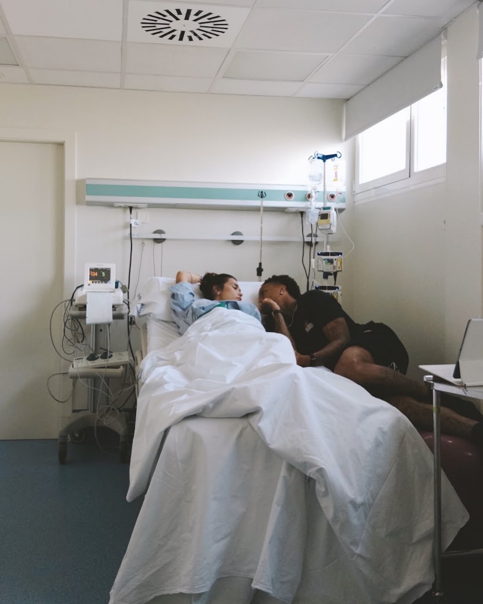 Nasce Gabriel, primeiro filho de Tainá e Éder Militão