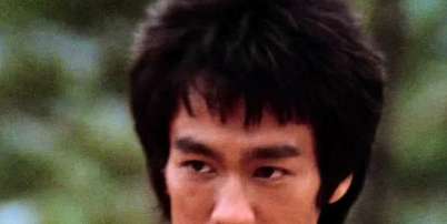 Frase do dia de Bruce Lee: 'Esperar que a vida te trate bem por ser uma boa pessoa &eacute; como esperar que um tigre ou um le&atilde;o n&atilde;o te ataque por ser vegetariano'. Foto: Reprodu&ccedil;&atilde;o, Warner Bros. / Purepeople