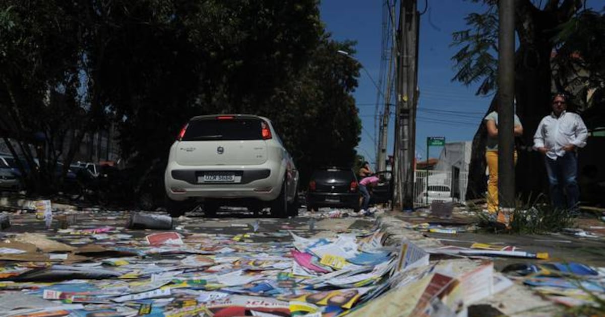 TSE proíbe propaganda e uso de adesivos de candidatos em carros de aplicativos nas eleições