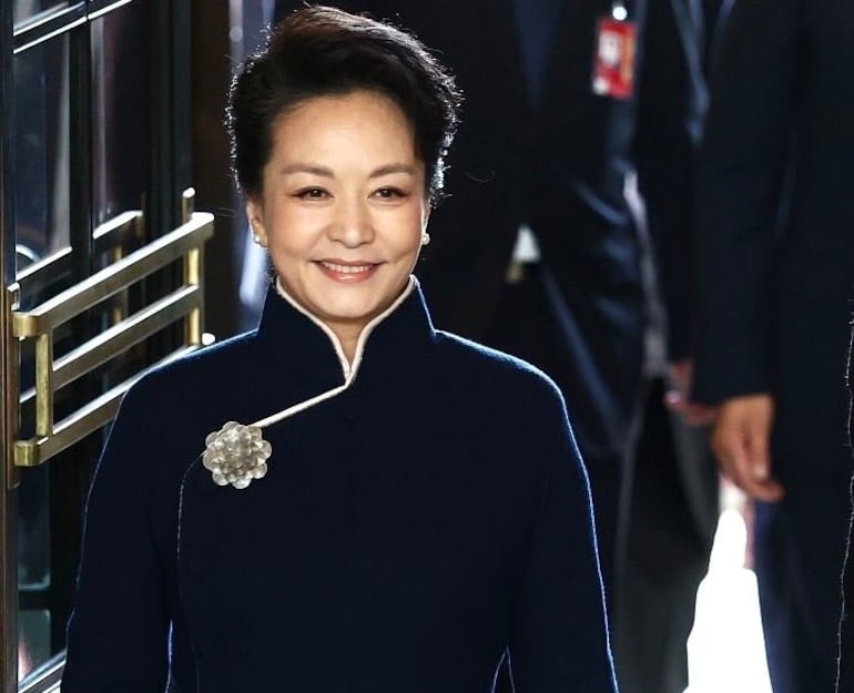 Quem é Peng Liyuan, primeira-dama da China que chamou a atenção durante visita aos EUA