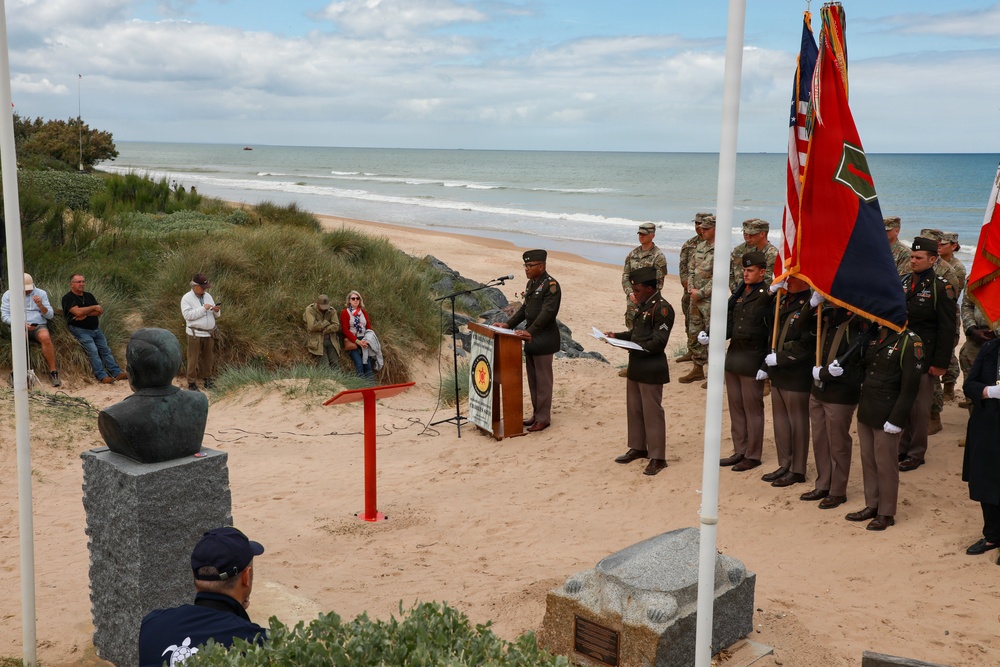 Imagem relacionada à notícia: Os Soldados Grandes Vermelhos refletem no Mestre Sgt. Charles Shay. O legado na praia Omaha
