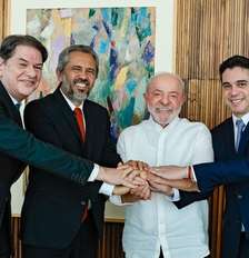 Cid Gomes, Elmano de Freitas, Luiz Inácio Lula da Silva e Júnior Mano: aliança para as eleições no Ceará Foto: @elmanofreitas via Instagram / Estadão