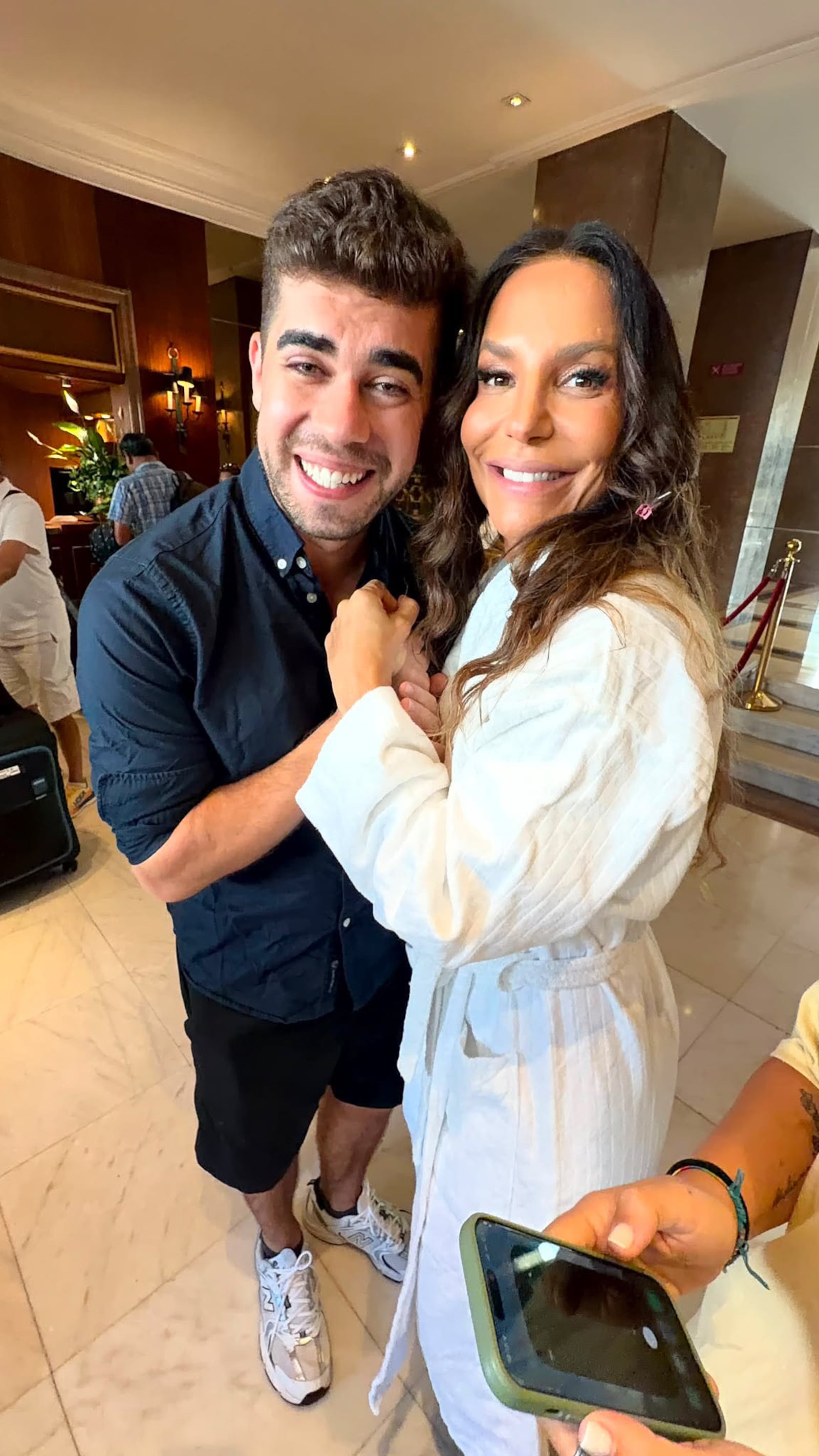 Jonny Mantovani realizou o sonho de encontrar Ivete Sangalo no saguão do hotel onde estava hospedado, horas antes do show da cantora em Cascais Gisele Rodrigues