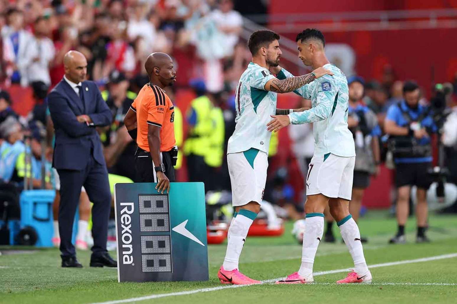 R&uacute;ben Neves e Cristiano Ronaldo pela sele&ccedil;&atilde;o &ndash;