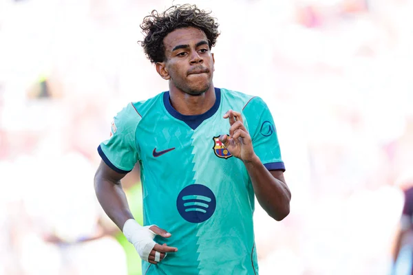 Lamine Yamal diz merecer a Bola de Ouro por títulos na temporada