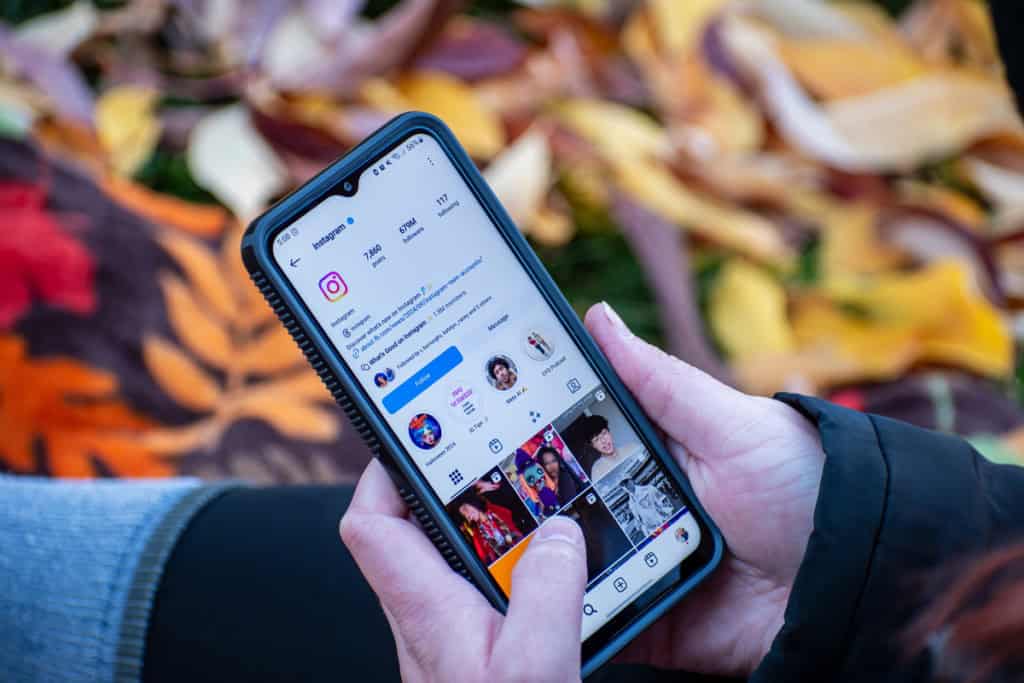 França pressiona União Europeia a banir redes sociais para jovens até 15 anos