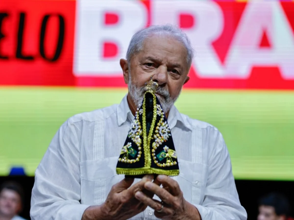 Lula e imagem de Nossa Senhora Aparecida
