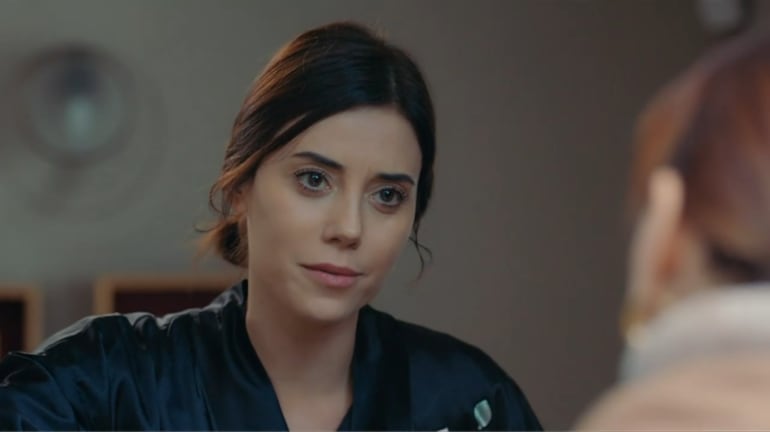 Em Iludida, Selçuk denuncia Asya por negligência e coloca carreira da médica em risco