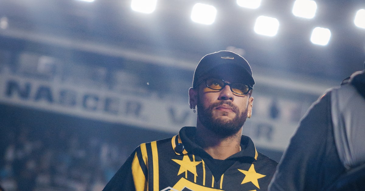 Neymar provoca torcida do Atlético-MG: ‘Eu sem joelho sou melhor que todo mundo do seu time’
