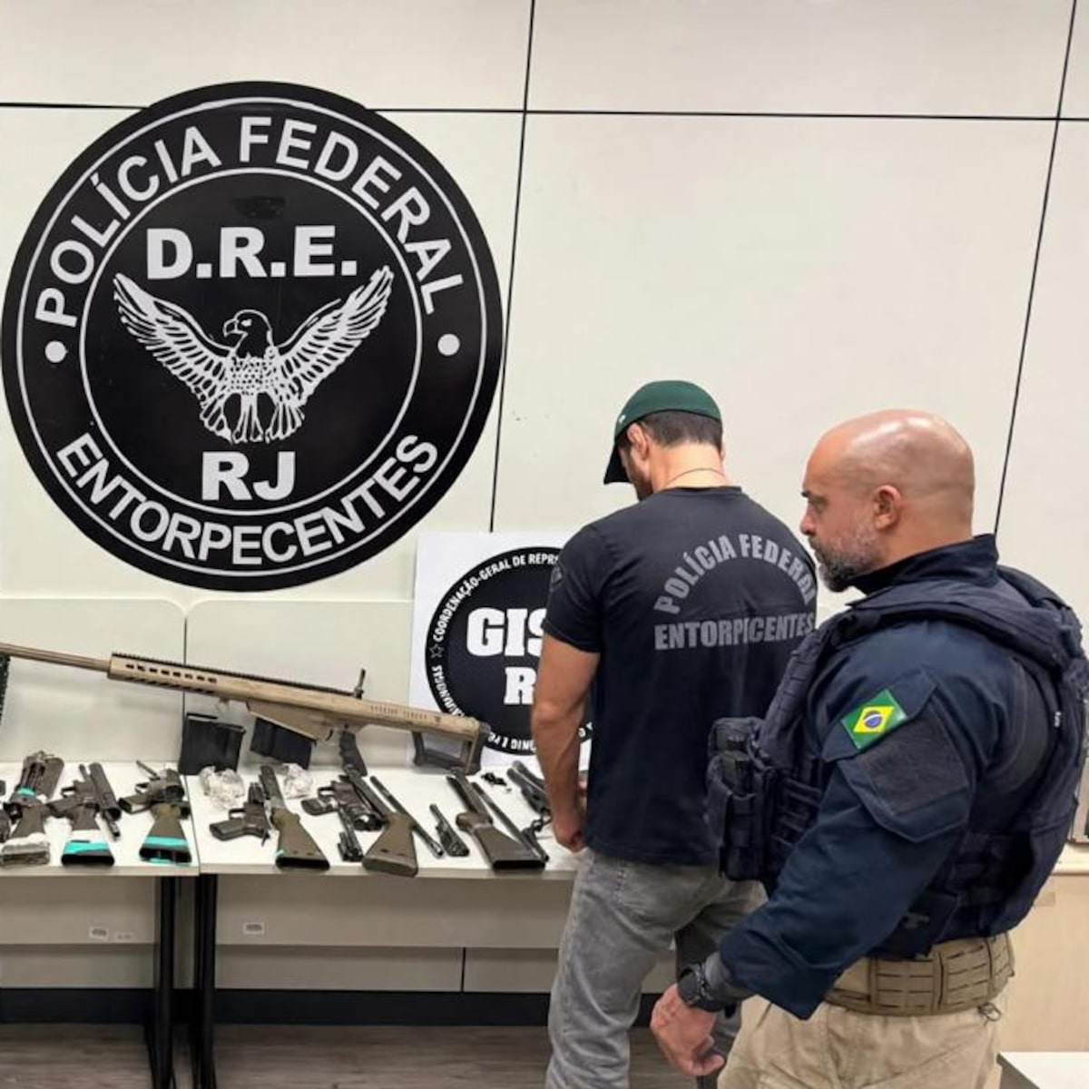 PF apreende 11 fuzis e submetralhadora a caminho do Rio; arsenal iria para facção criminosa