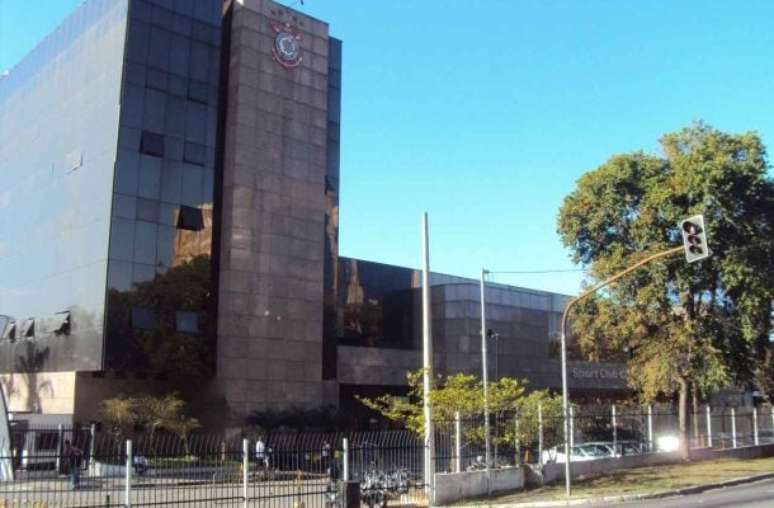 Corinthians avalia oferta de R$ 120 milhões da Fatal Model