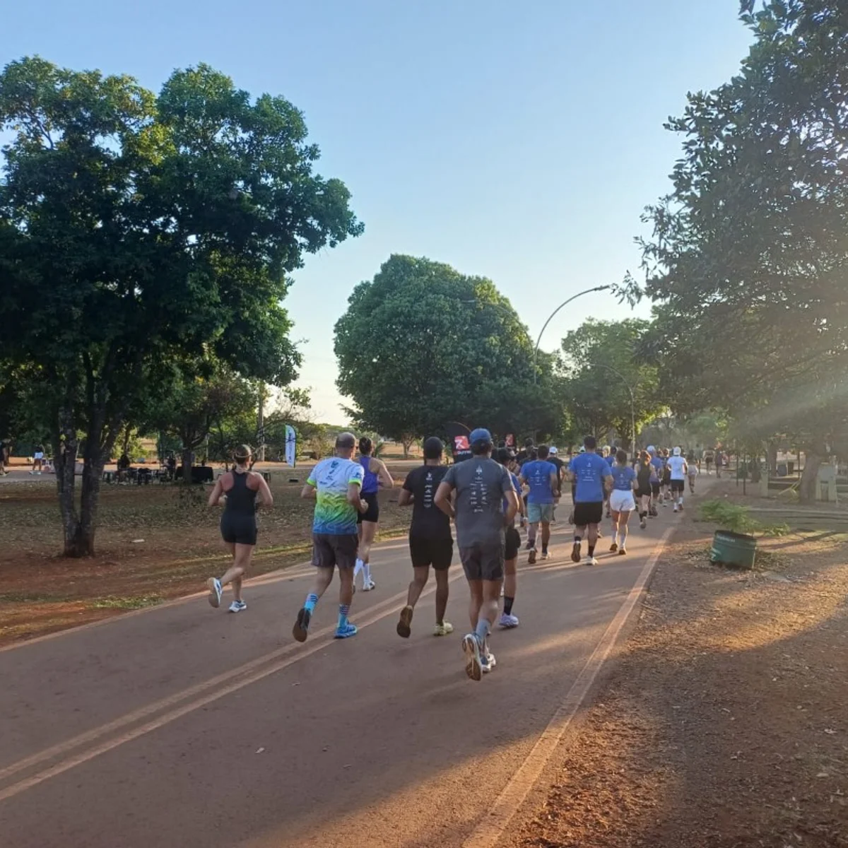 Amigos fazem ato em homenagem a triatleta que morreu no Parque da Cidade