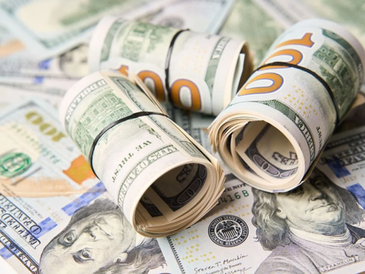 Dólar sobe com disparada do petróleo e inflação nos EUA. Bolsa cai