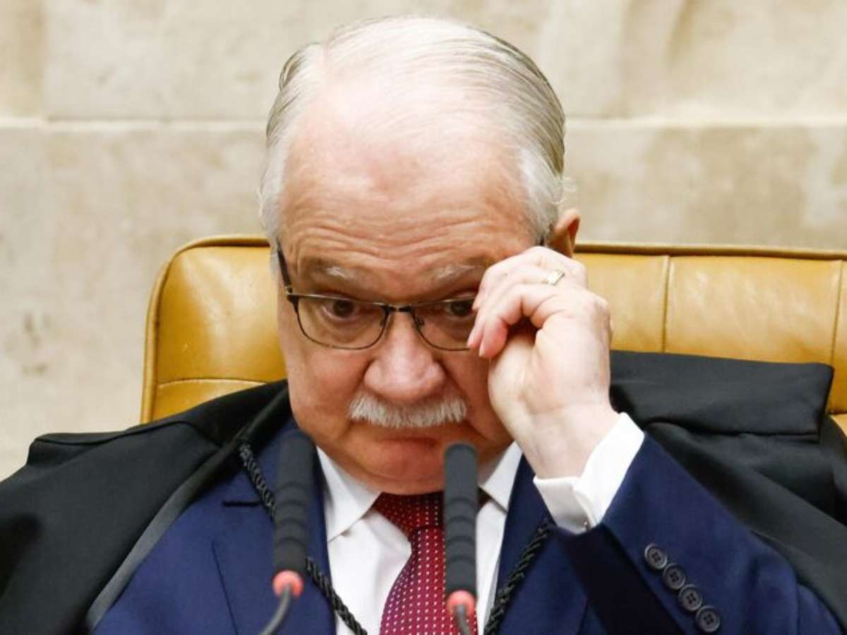 Fachin dá 72 horas para Mendonça se manifestar sobre pedido da AGU para afastar de diretor-geral da PF