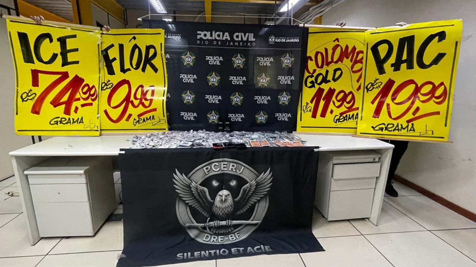 Agentes da DRE-BF apreenderam diversas drogas em ponto conhecido pela venda Reprodução/Polícia Civil