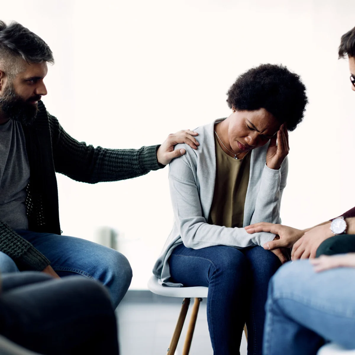 Especialistas ensinam como reconhecer sinais suicidas em cada fase da vida