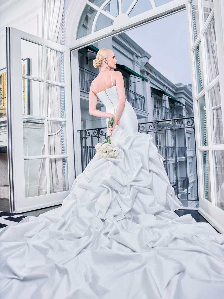 Vestido de noiva de Ana Hickmann teve maxilaço, 40 metros de tafetá e levou 336 horas para ser confeccionado; veja detalhes