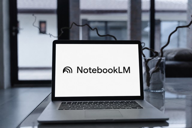 NotebookLM podcast: testamos a IA que transforma textos em episódios de áudio