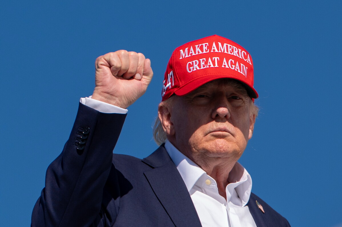 President Donald Trump gestures while boarding Air Force One at Morristown Airport, Monday, Sept. 7, 2026, in Morristown, N.J. (AP Photo/Julia Demaree Nikhinson)