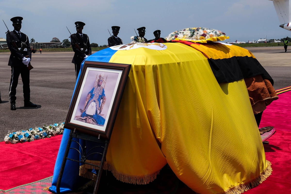 Jornalista é escolhido novo rei de monarquia de Uganda: entenda a história