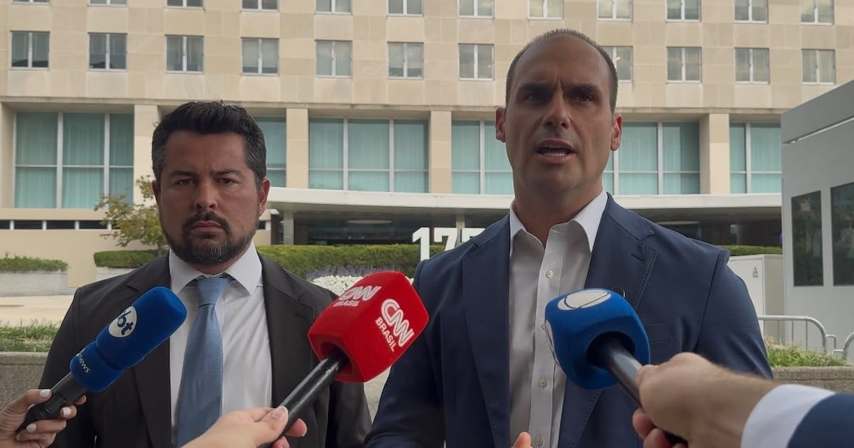 Eduardo Bolsonaro diz que autoridades dos EUA estão abertas à venda de armas ao Brasil