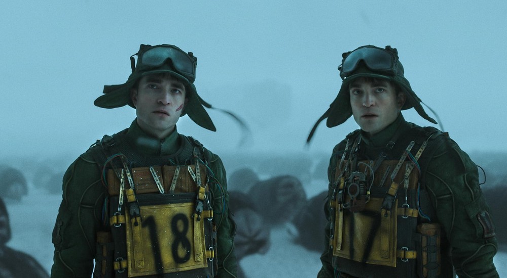 Mickey 17 é estrelado por Robert Pattinson e dirigido por Bong Joon-ho — Foto: Reprodução/IMDb