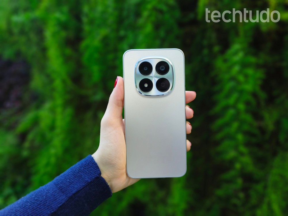 Bateria de 6.580 mAh mantém o Redmi Note 15 Pro competitivo em autonomia, mesmo com capacidade inferior à do modelo mais recente — Foto: Julia Rabaça/TechTudo