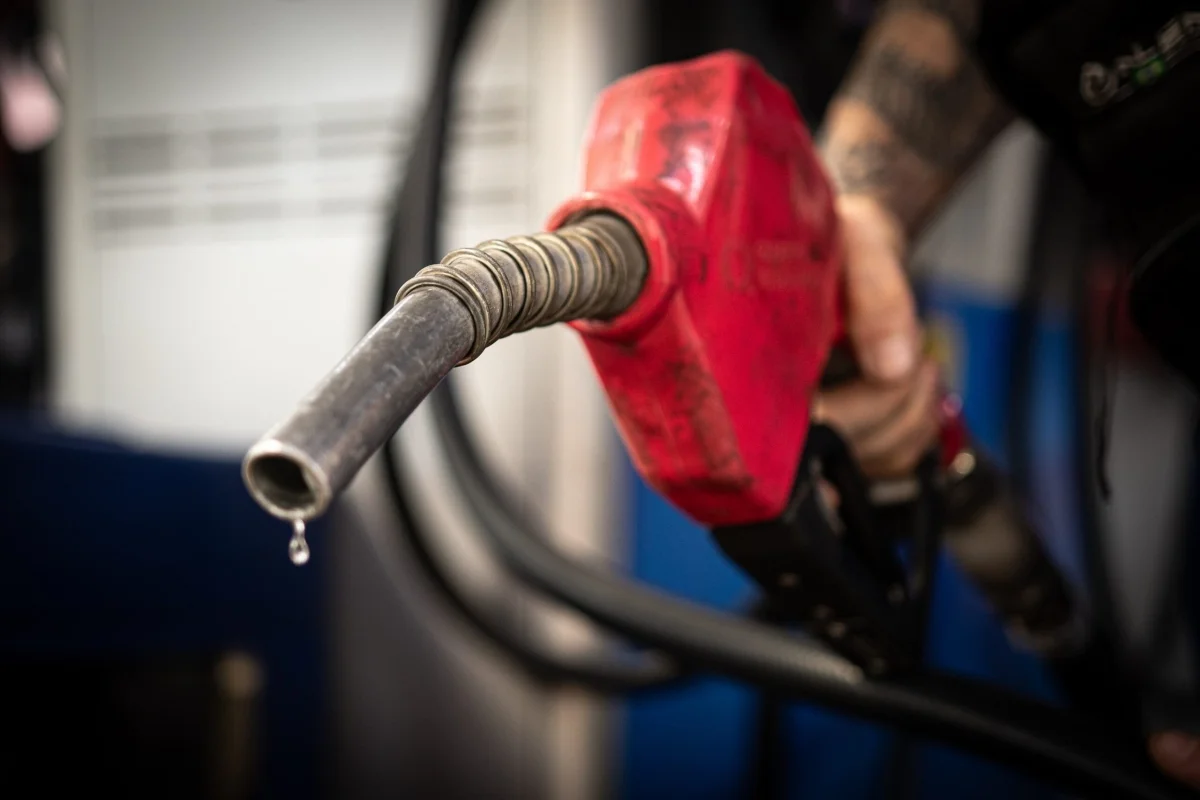 Gasolina com mais etanol chega aos postos: o que muda?