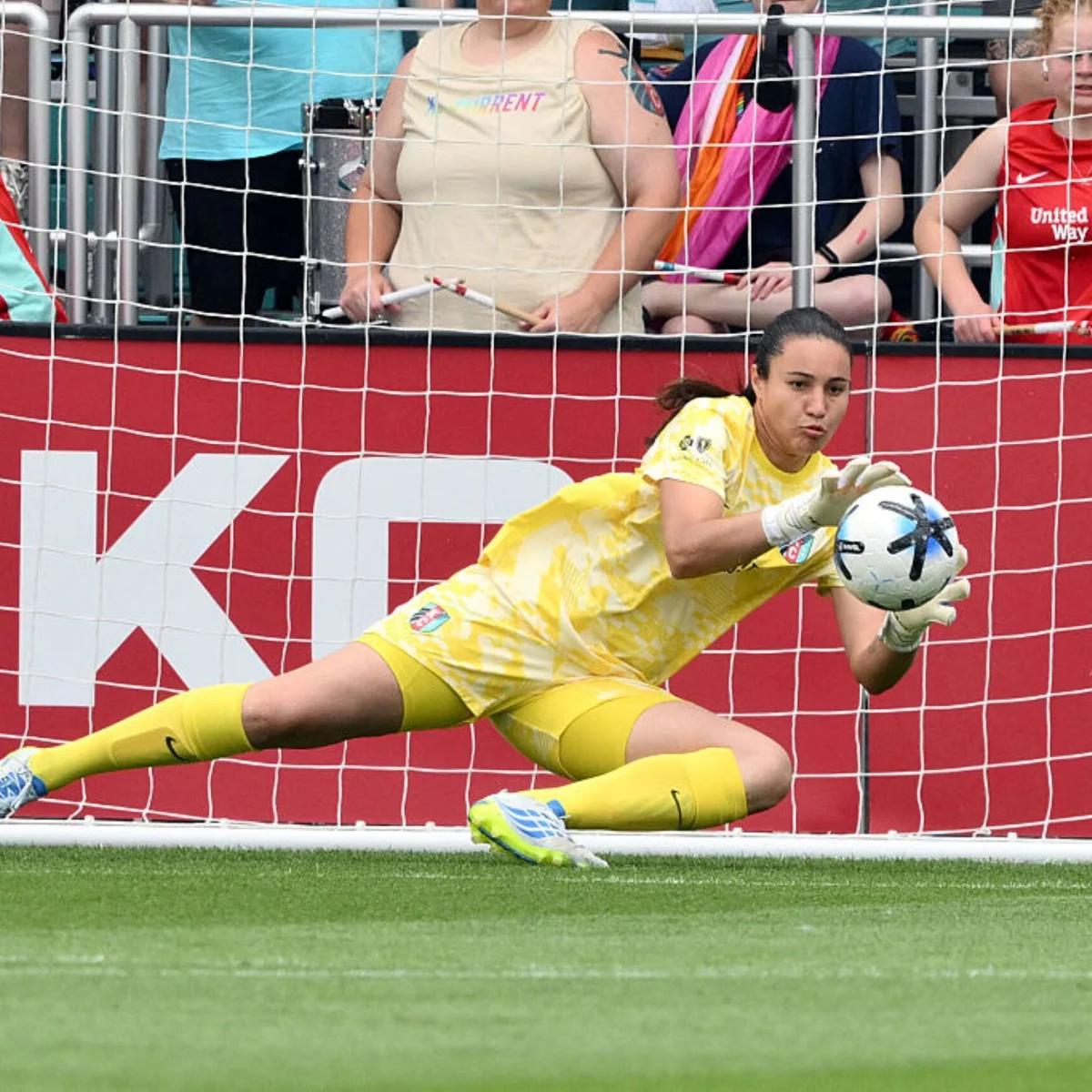 Lorena é indicada à Bola de Ouro como melhor goleira da temporada