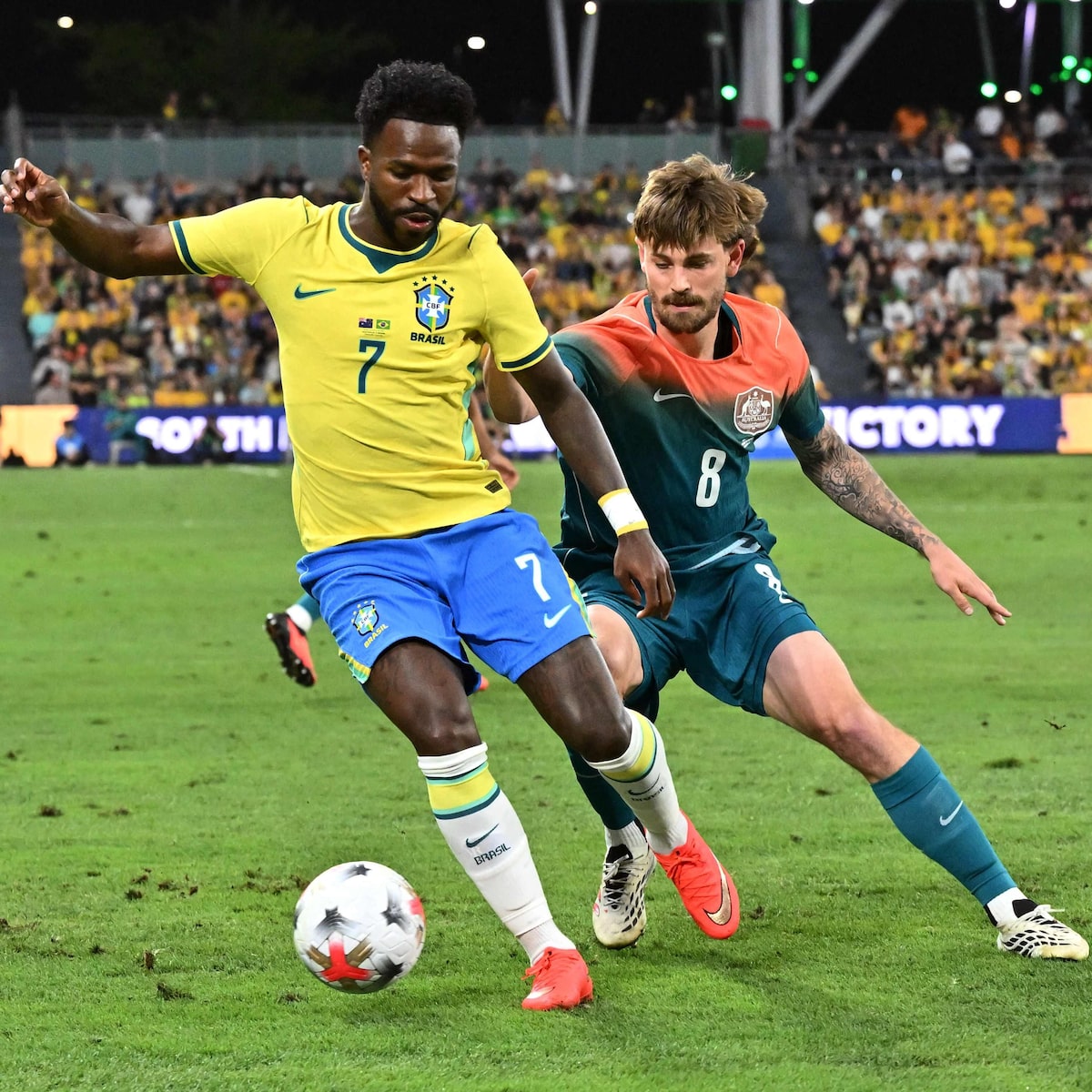Brasil marca no último lance e evita vexame contra a Austrália em primeiro amistoso pós-Copa