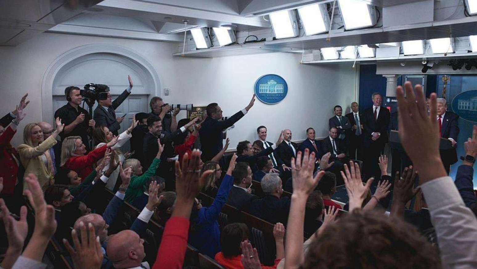Jornalistas do Politico, da CNN e da MS NOW tiveram o acesso à Casa Branca negado