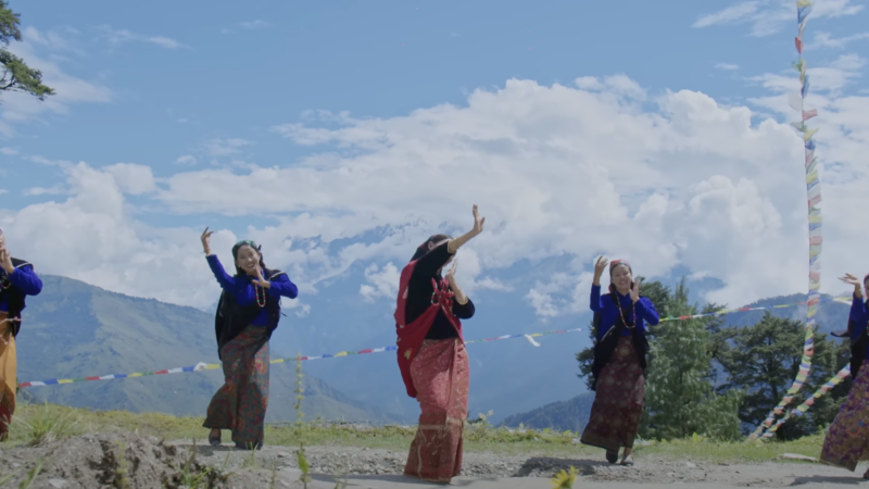 Imagem relacionada à notícia: Música nepalí para um desafio de tamanho Everest