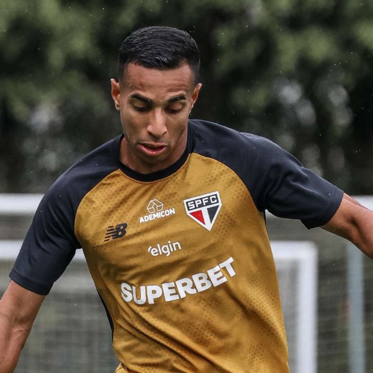 Victor Sá se recupera de lesão e reforça o São Paulo contra o Boca Juniors