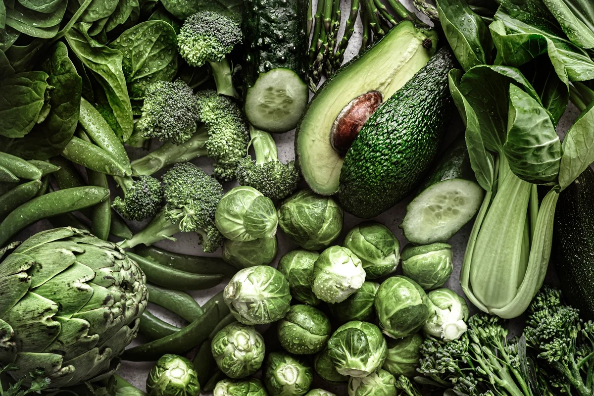 Foto colorida de vegetais verdes - Metrópoles.