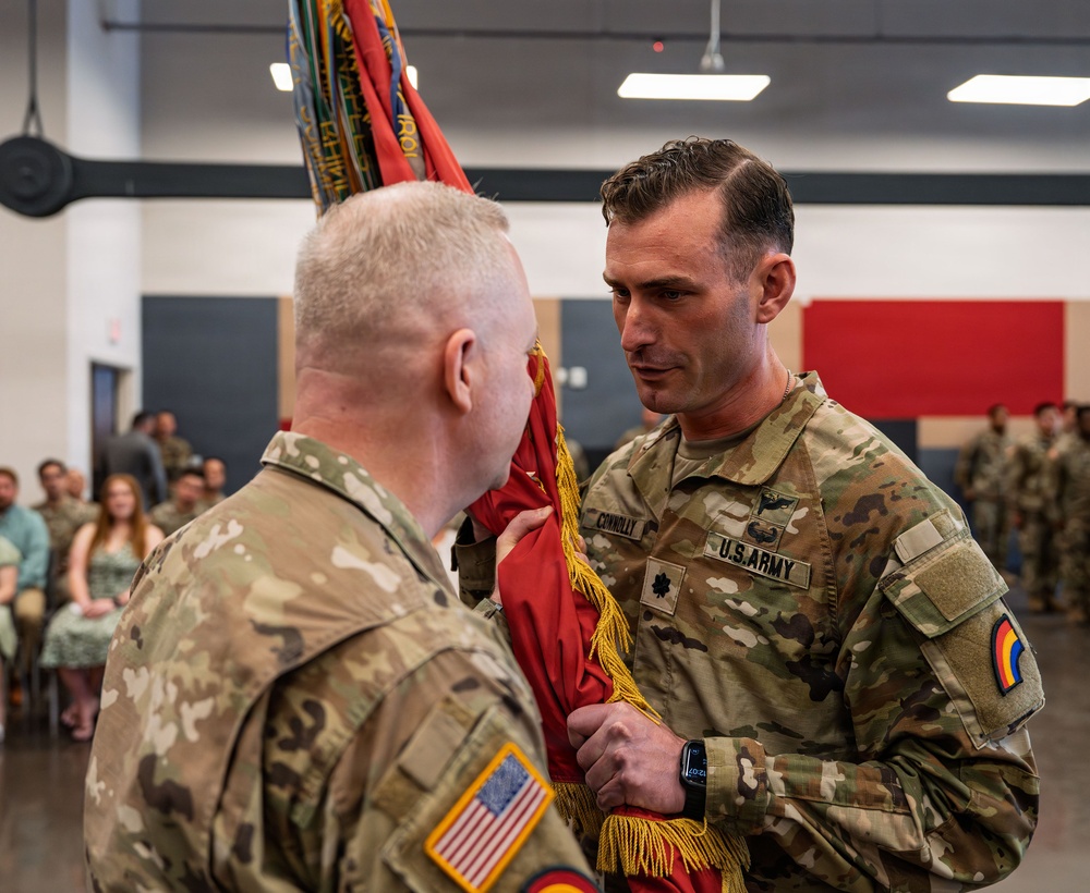 Imagem relacionada à notícia: Guarda do Exército de NY Tenente. Col. Adam Connolly, um residente de Montrose, assume o comando do 258 a Artilleria de Campo