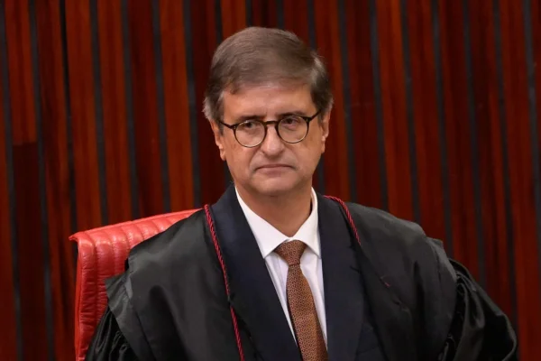 OAB pede que Gonet não atue em processo sobre relação de Moraes e Vorcaro