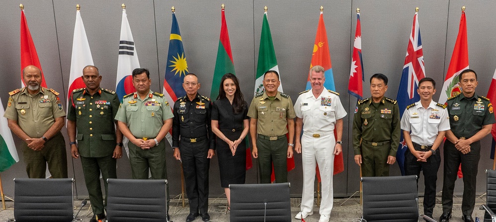 Imagem relacionada à notícia: Leitura do Adm. Samuel J. Reuniões Paparo çs nas margens da Conferência dos Chefes de Defesa do Indo-Pacífico