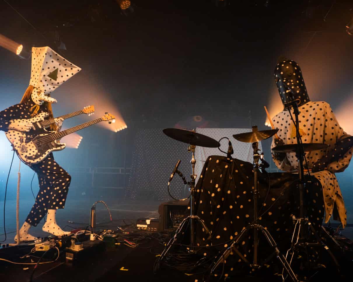 Revisão da Angine de Poitrine – domínio matemático e mentalmente impressionante do duo freaky do Quebec