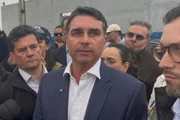 Flávio explora bets para atacar Lula e reduzir rejeição entre as mulheres