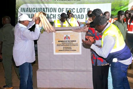 Barrow inaugura a Estrada Litorânea de Gunjur de 4,5 km e pede unidade política
