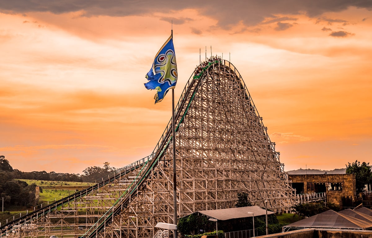 Hopi Hari: MP e polícia investigam caso de jovem que perdeu movimentos após andar em montanha-russa